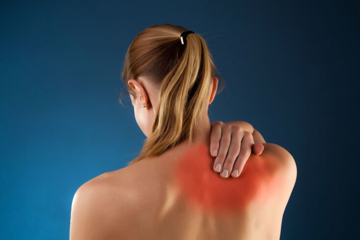 Rückenschmerzen mit thorakaler Osteochondrose, Ausstrahlung in die Schulter.
